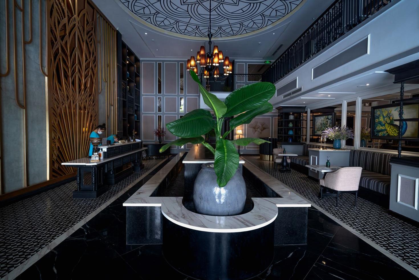 Elegant Dealwillow Hotel Lobby